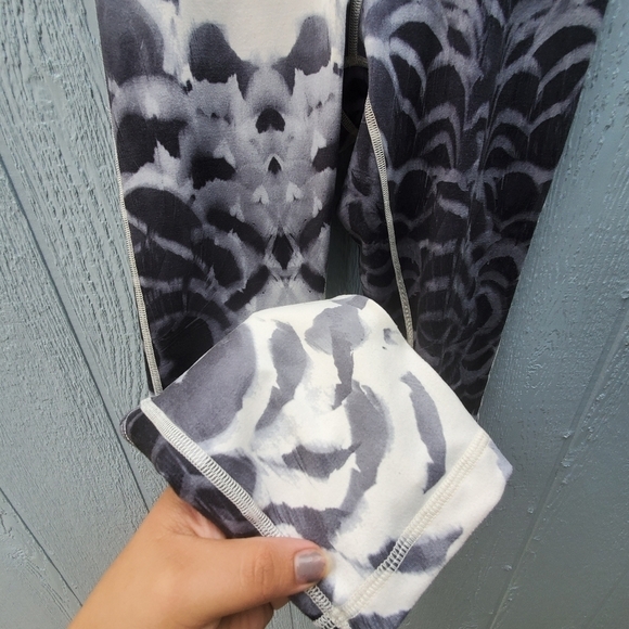 Lululemon Wunder Under Pretty Plume SE Dance Yoga Pilates Athletic Size 6 - Picture 6 of 12